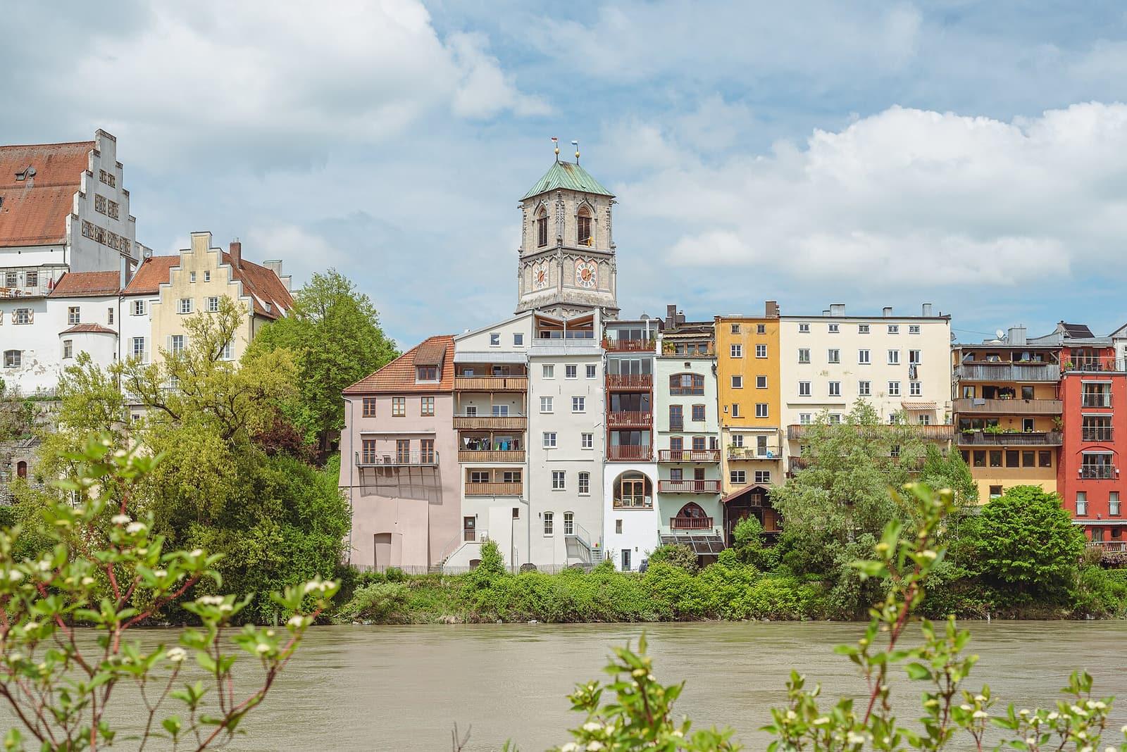 Altstadt von Wasserburg am Inn mit dem Turm von St. Jakob