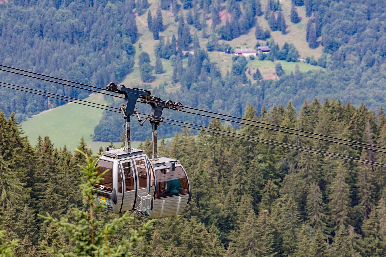 Gondel der Wallbergbahn über dem Tegernseer Tal